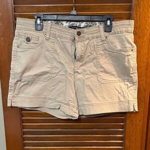 one 5 one Women's Beige Cargo Shorts